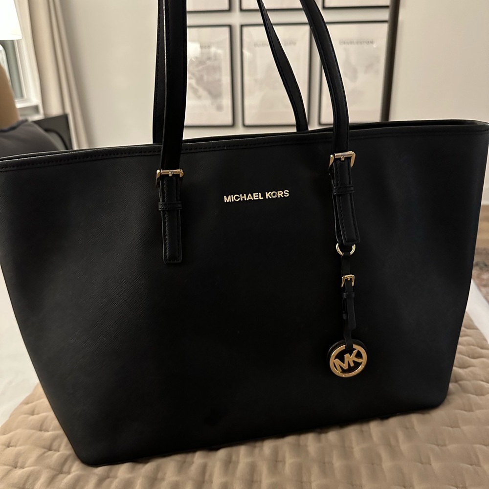 Michael Kors Jet Set Medium Tote